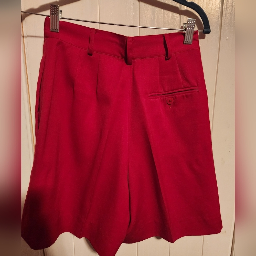 Red Preview Collection, 100% wool shorts. Size 4 - Picture 3 of 9